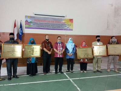 SMPIT Al Khoiriyyah Terima Penghargaan Wajah Bahasa Sekolah
